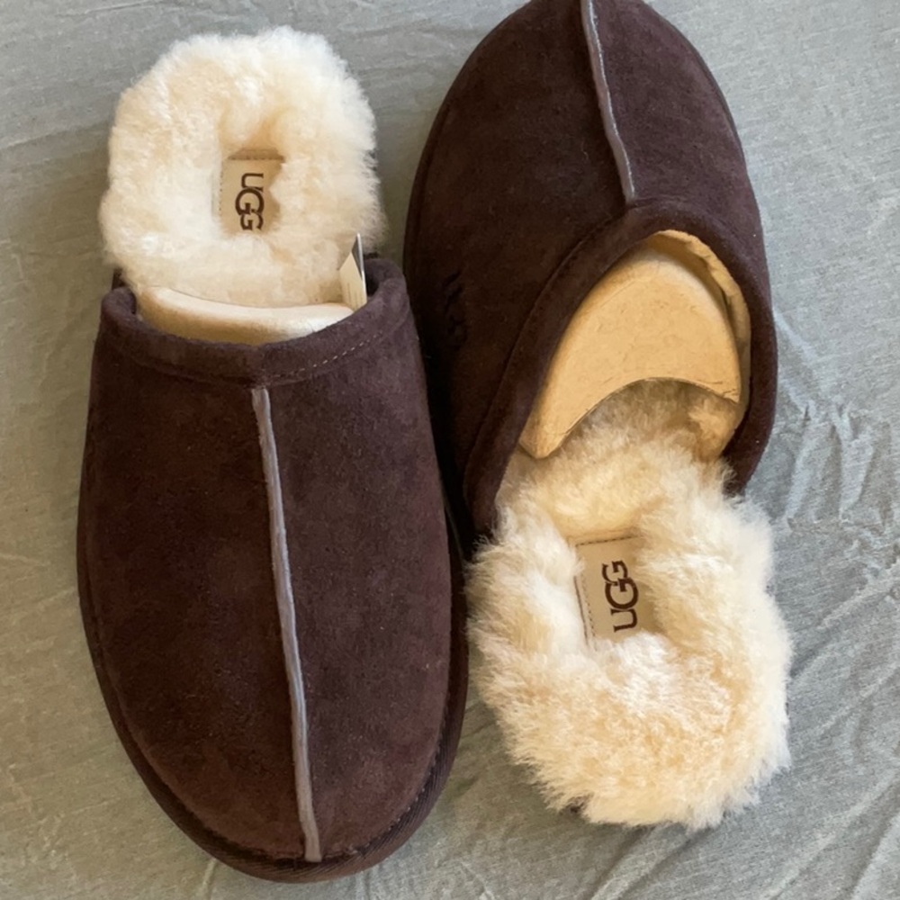 Men’s UGG scuff slipper, brand new in box size 10